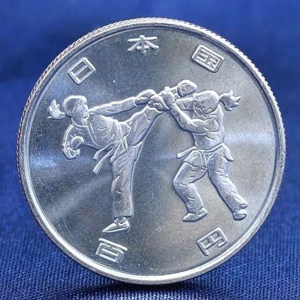 Hình ảnh môn võ Karate được khắc lên đồng tiền của Quốc gia Nhật Bản
